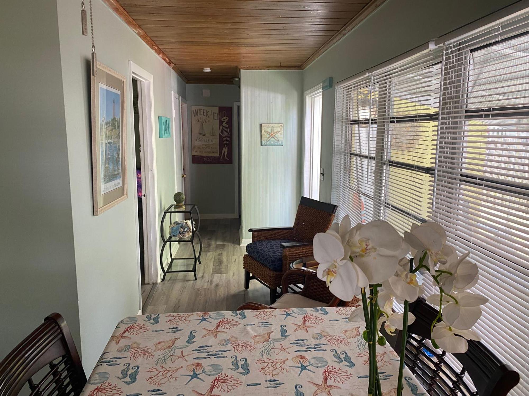 Cozy Retreat: 3-Bedroom House & Cottage with Outdoor Oasis Lake Worth Beach Exterior photo